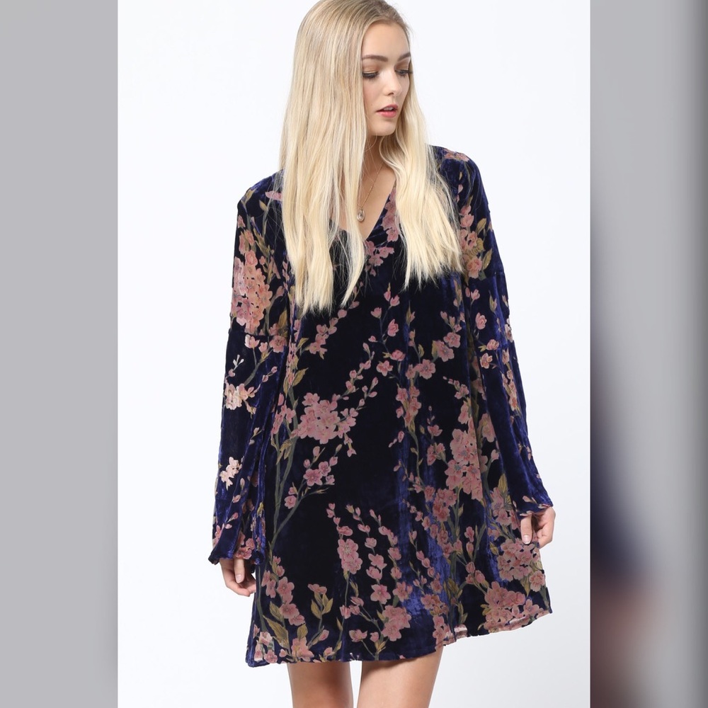 💕LAST 1! Navy Velvet Bell Sleeve Dress! Lined - Picture 5 of 6